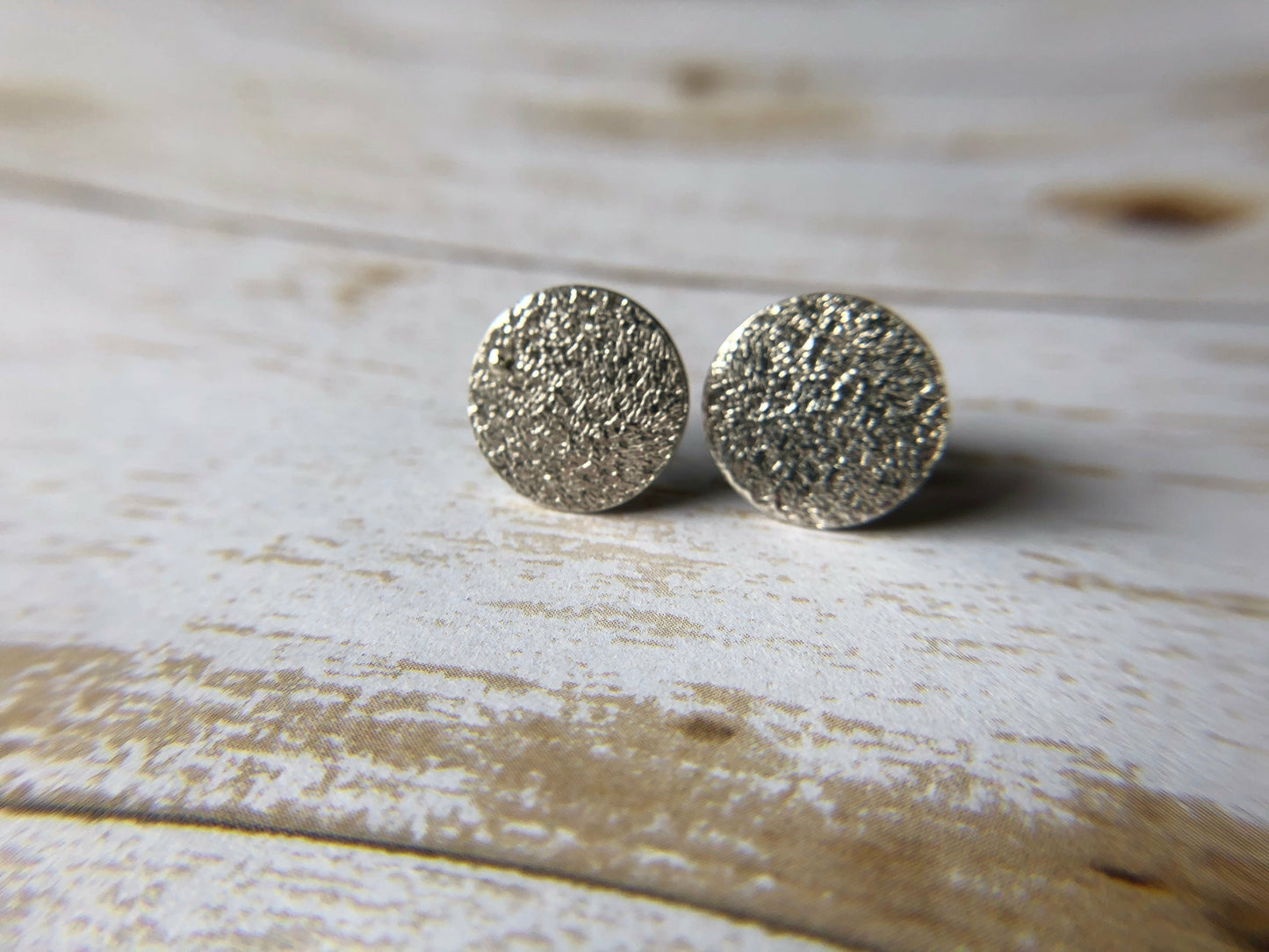 textured-halo-studs