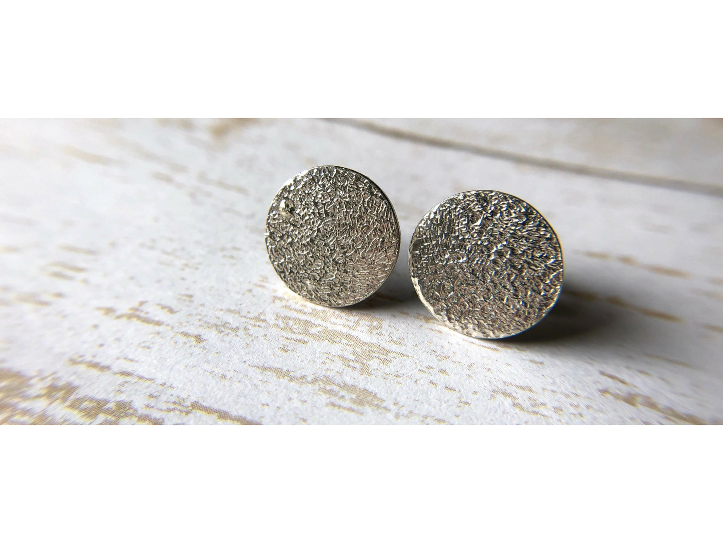 textured-halo-studs