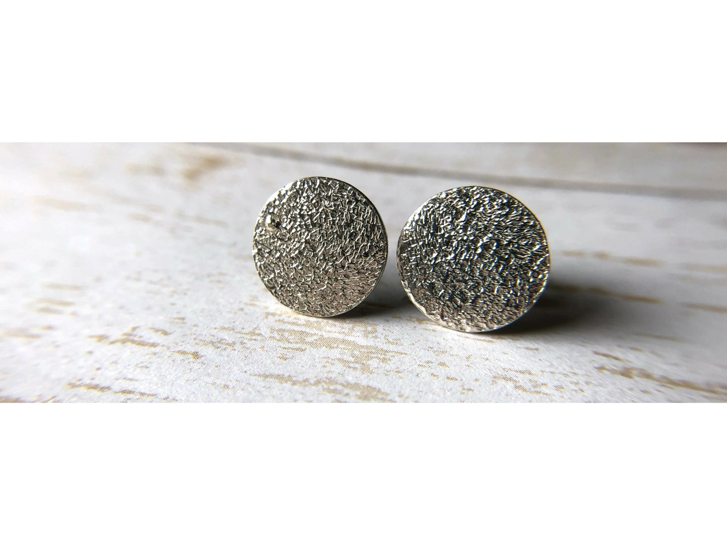 textured-halo-studs
