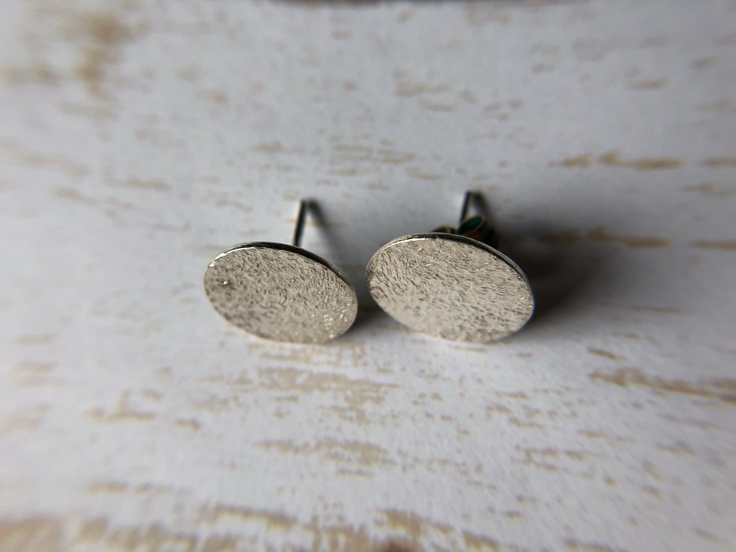 textured-halo-studs