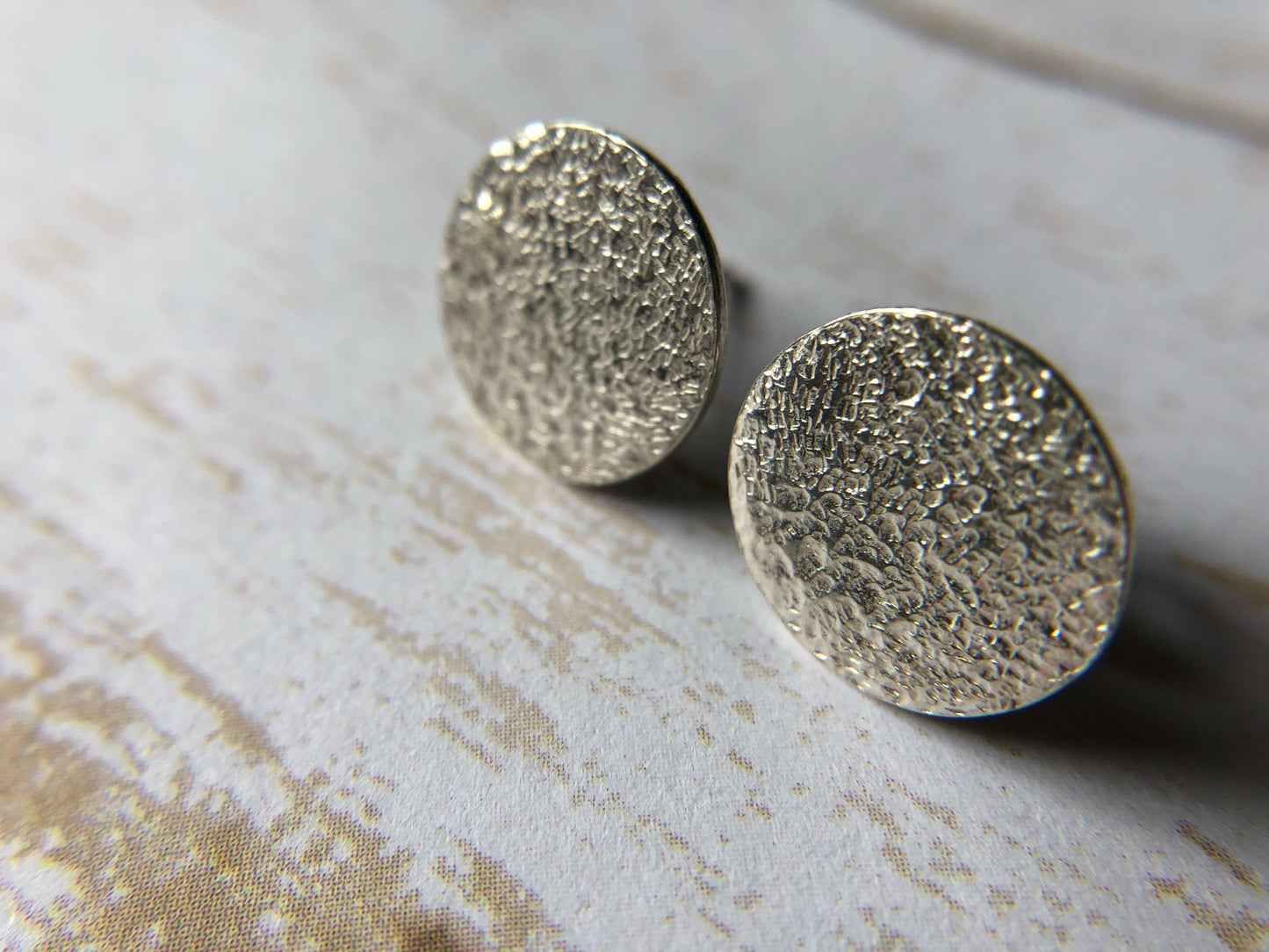 textured-halo-studs