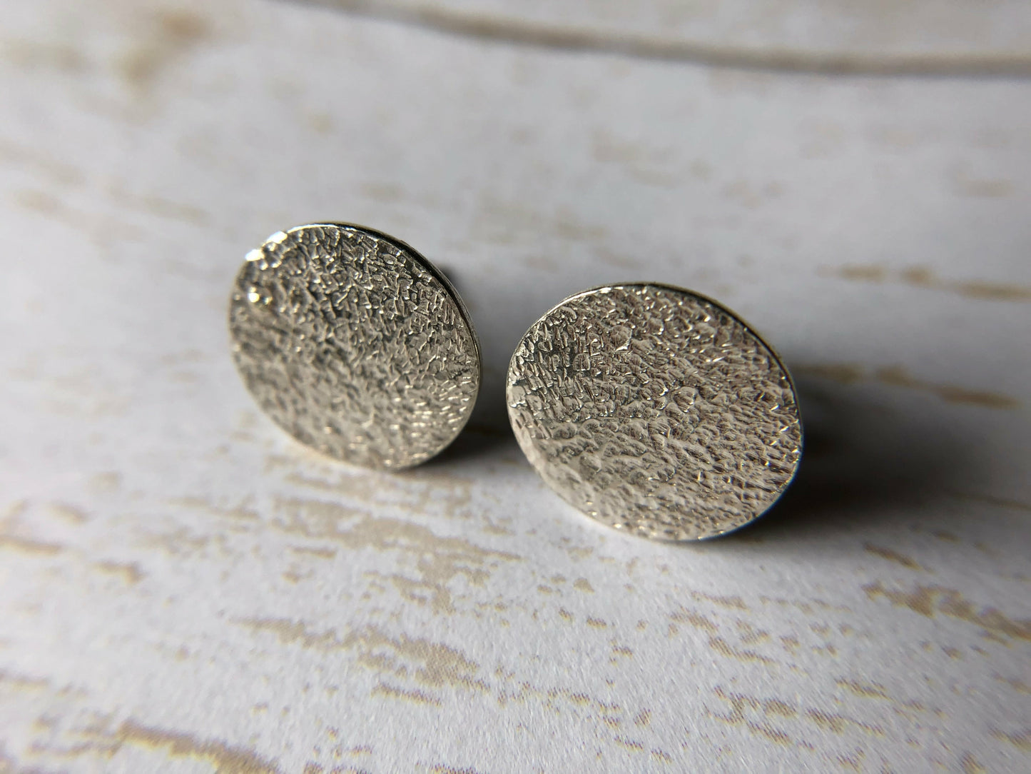 textured-halo-studs