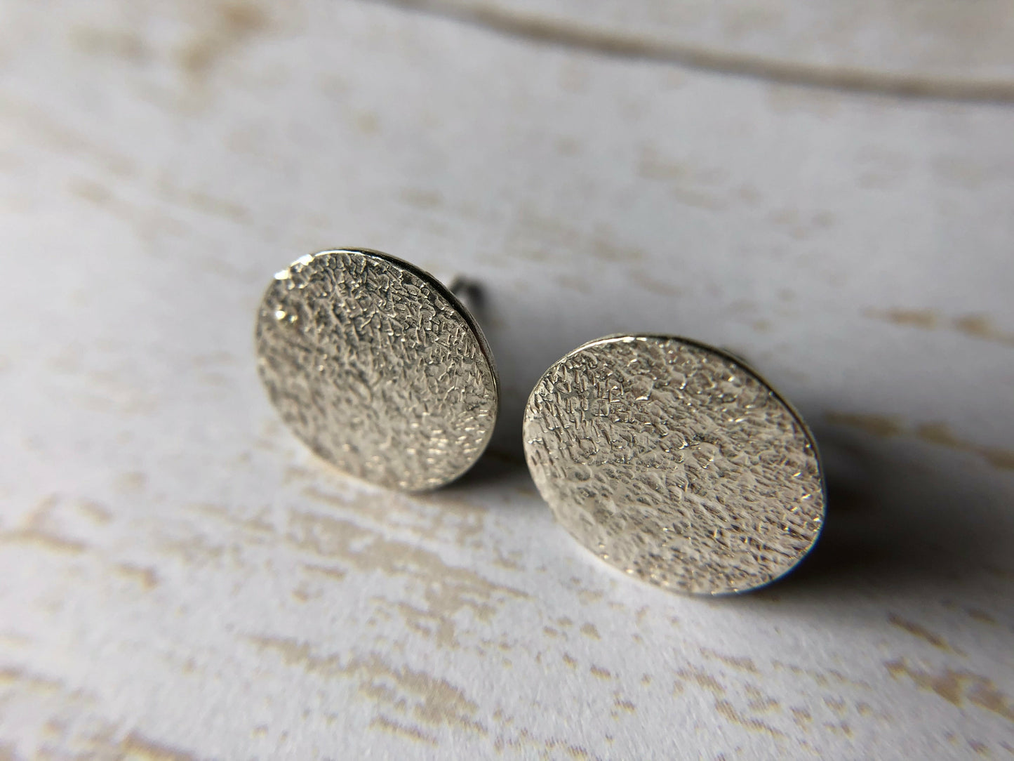 textured-halo-studs