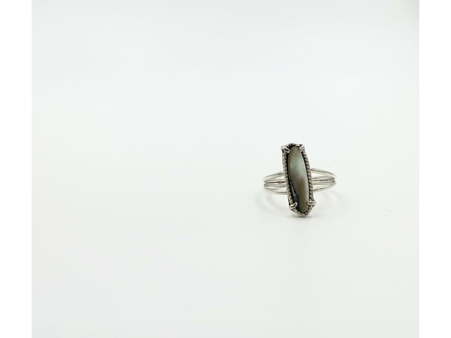 Long oval abalone with simple band