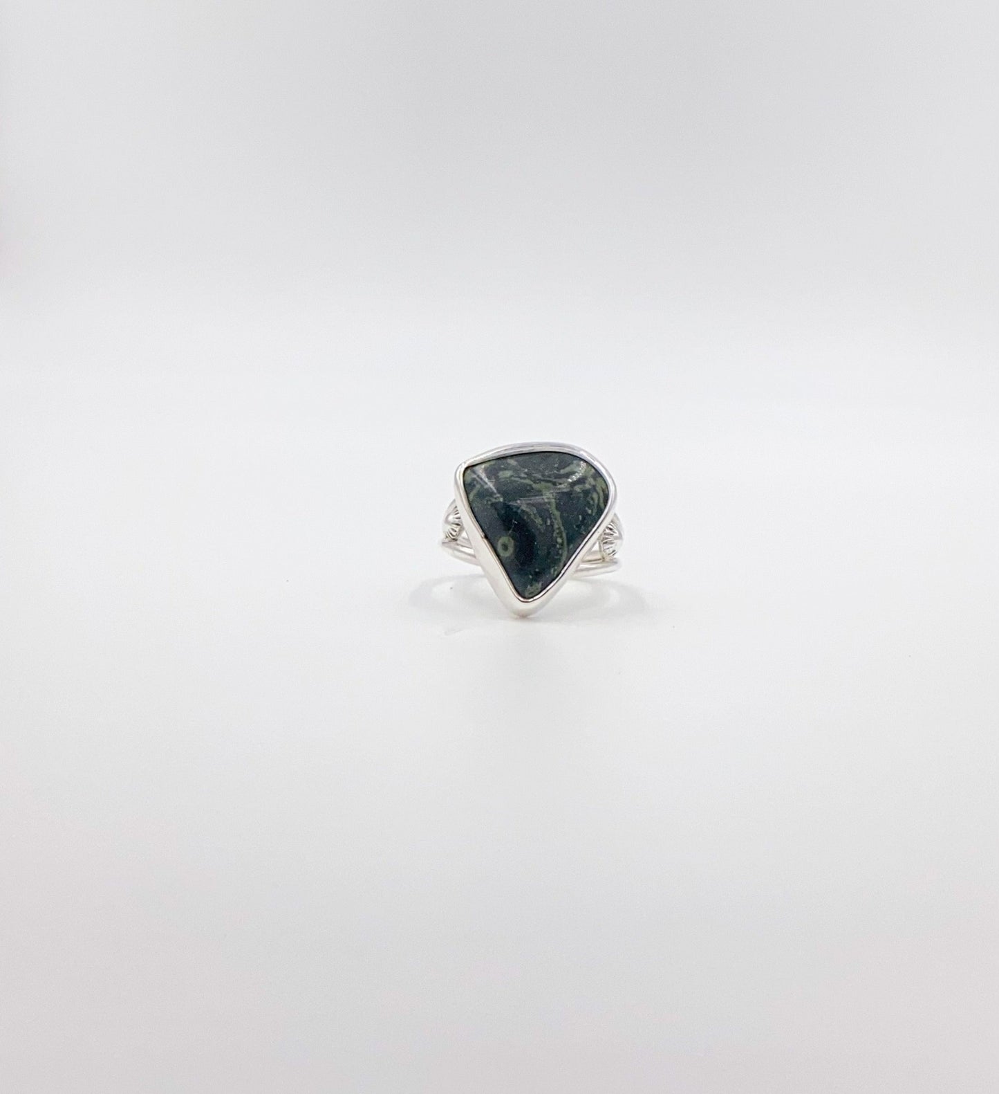 Malachite triangle cabachon mounted an a round profile band. Pieces of ornate granulation surround on the left and right.Split shank band.