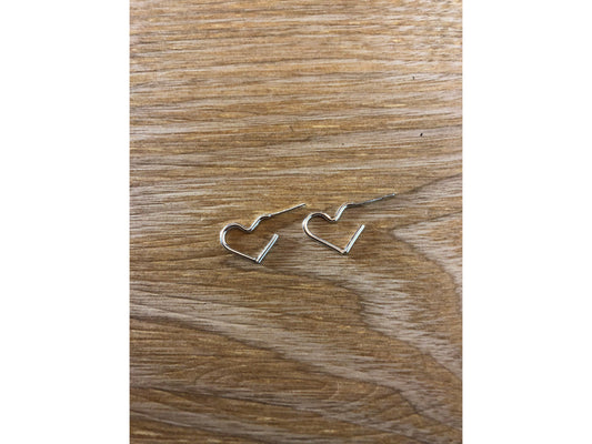 silver wire makes a heart shape