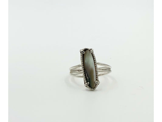 Long oval abalone with simple band